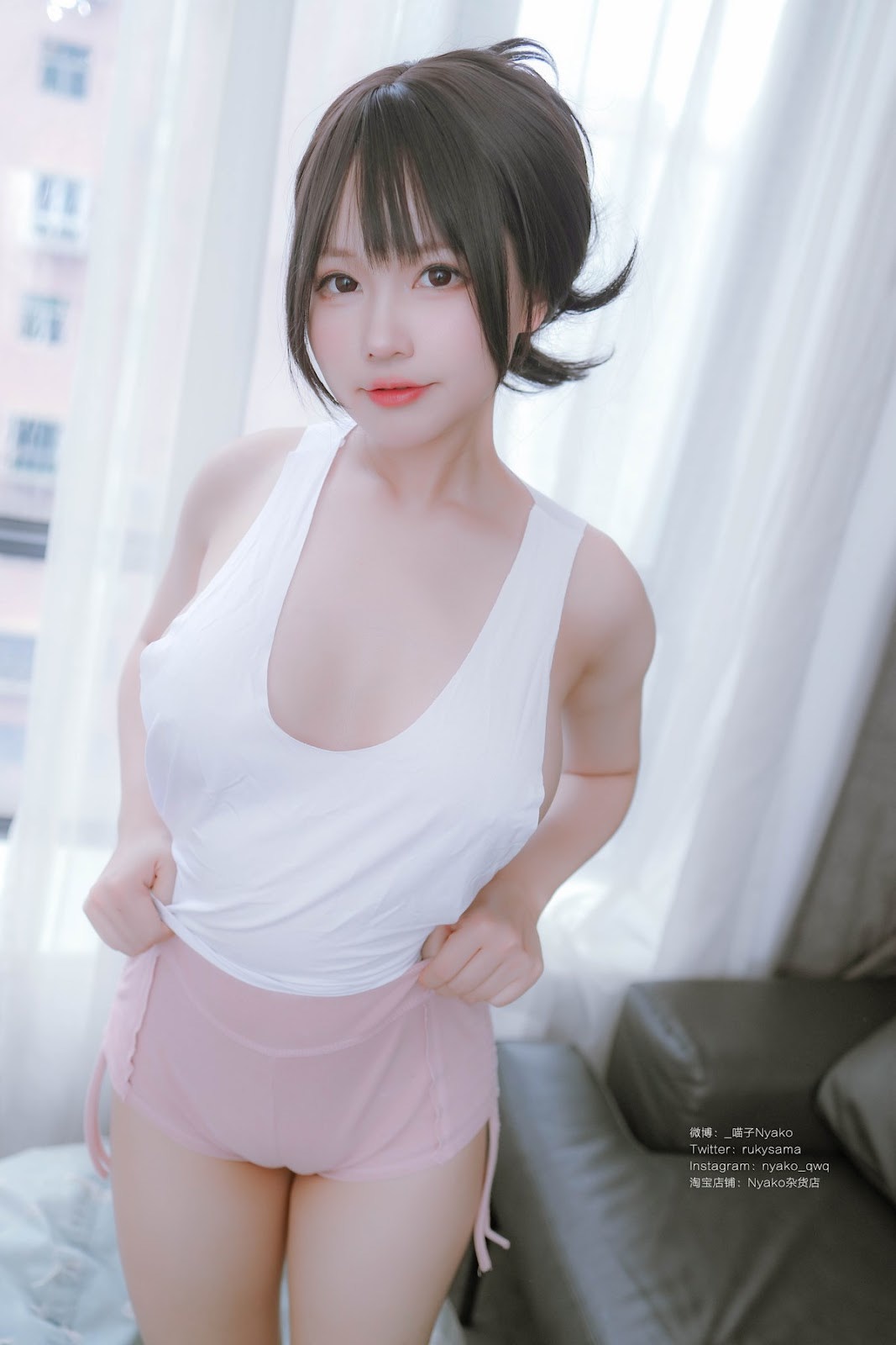 Cosplay Nyako喵子 隣のやばいお姉さん 背心(20)