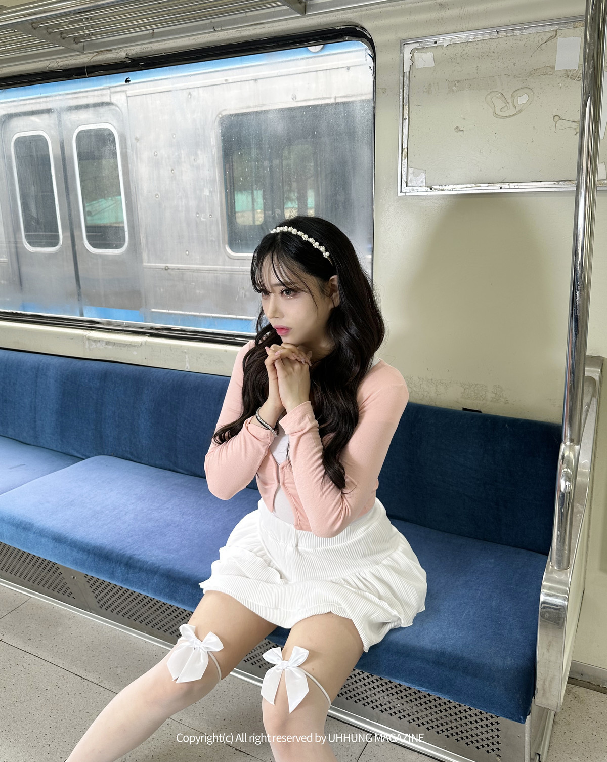 Hani 하니, UHHUNG Magazine &#8220;The Girlfriend on The Subway&#8221; Set.01(7)