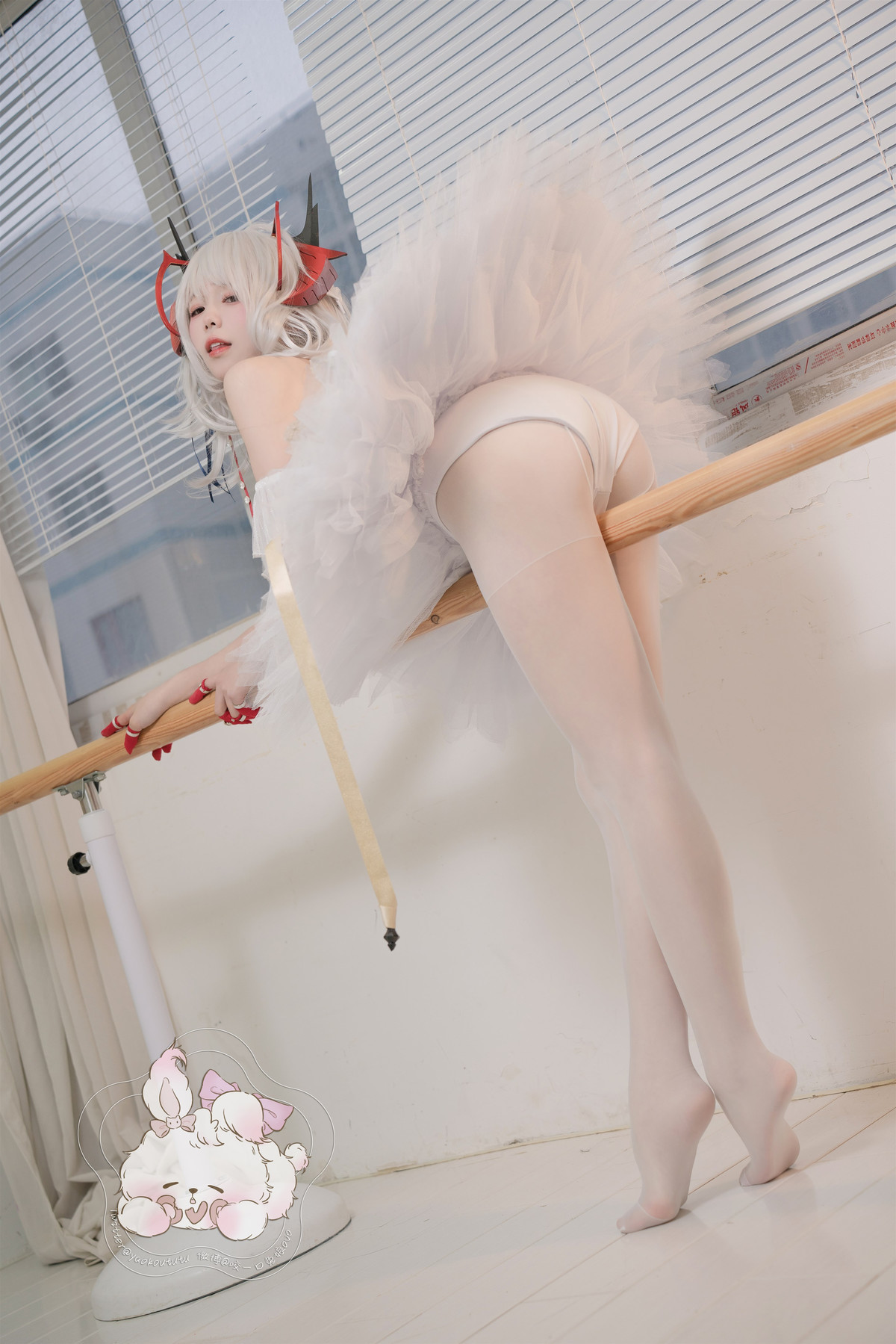 Cosplay 咬一口兔娘 天鹅之舞(26)