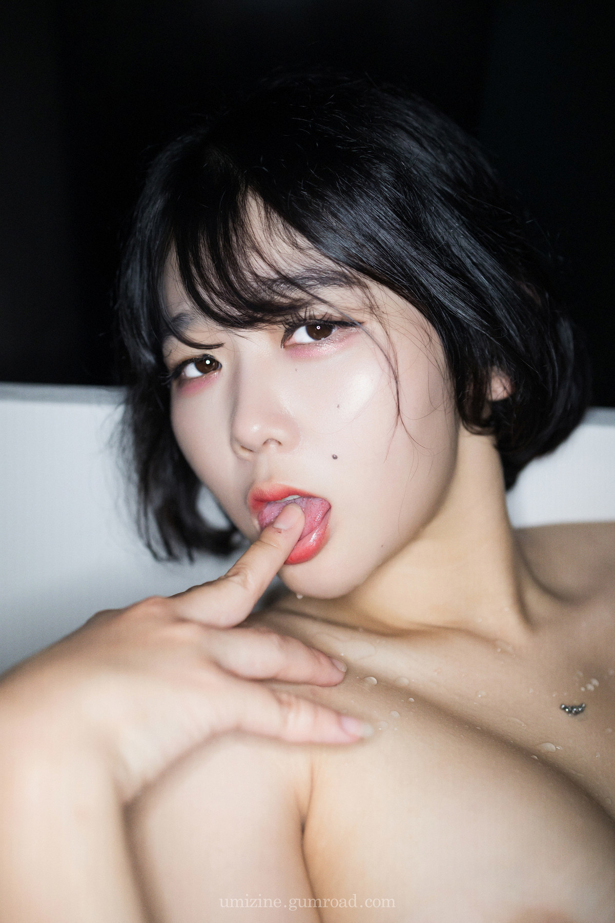 ZIA.Kwon 권지아, [UMIZINE] Bathtub Mermaid Set.02(3)