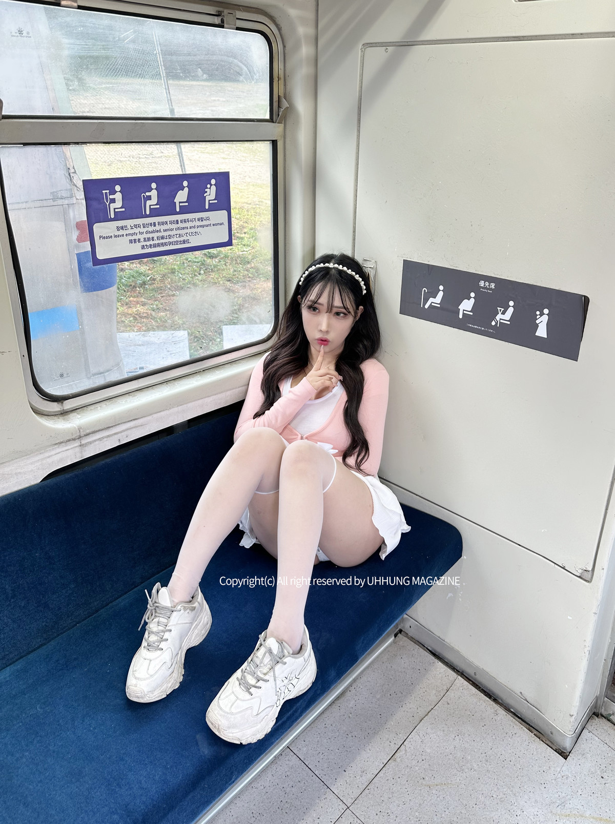 Hani 하니, UHHUNG Magazine &#8220;The Girlfriend on The Subway&#8221; Set.01(17)