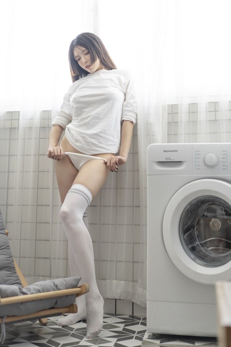 [性感写真]秋和柯基 - 洗衣房的室友姐姐 [70P+1V](36)