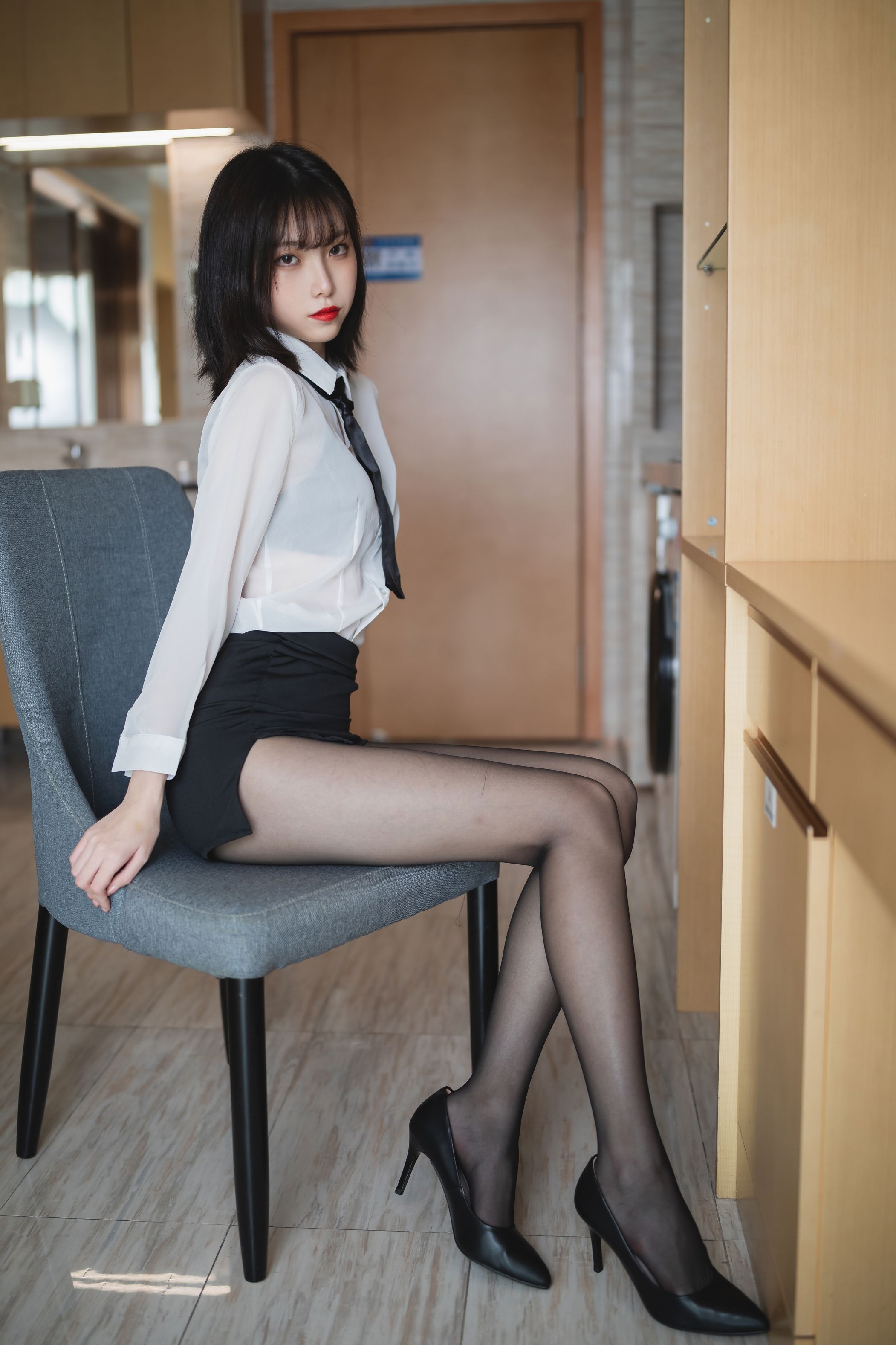 许岚LAN NO.002 OL制服[41P-587MB](41)