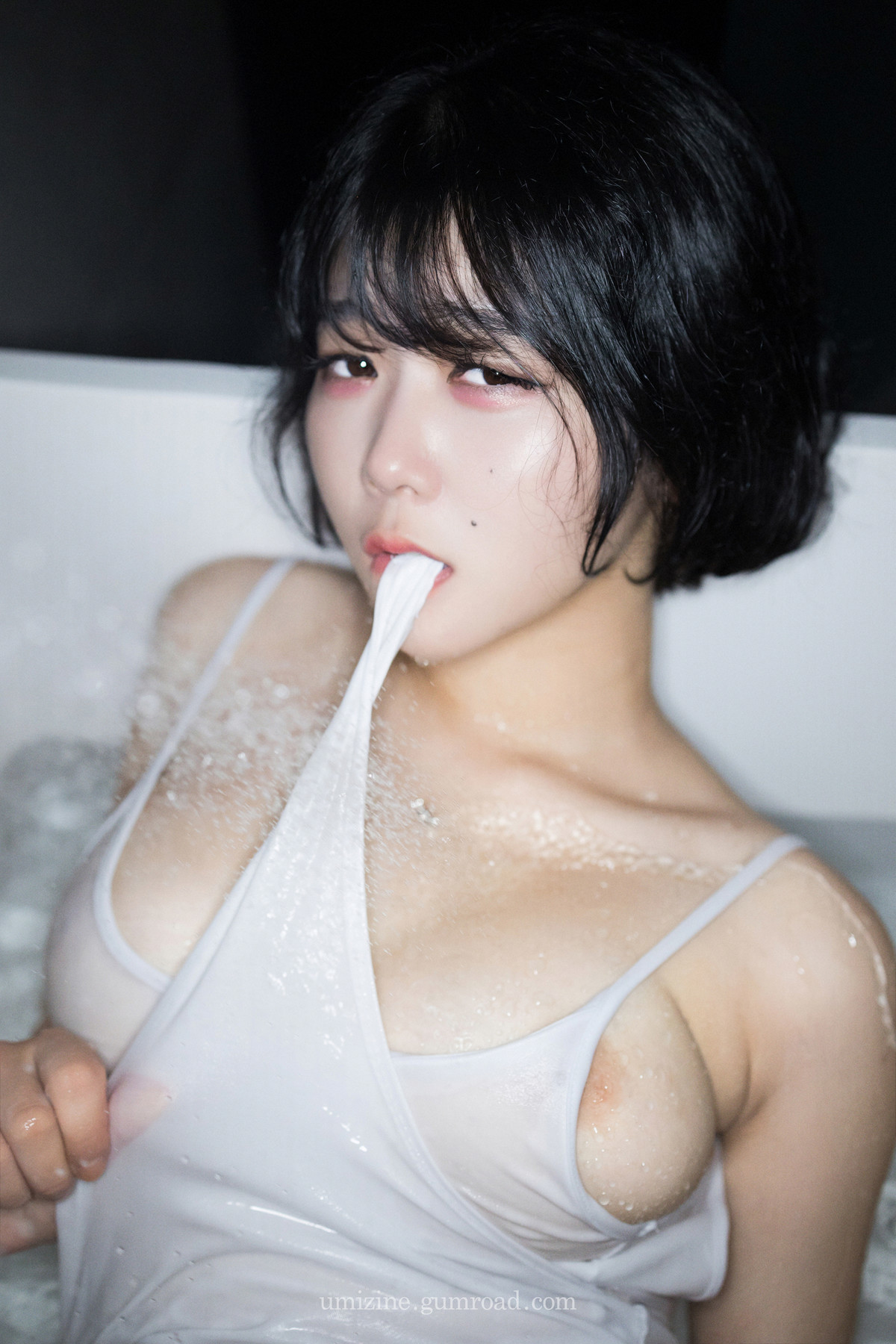 ZIA.Kwon 권지아, [UMIZINE] Bathtub Mermaid Set.02(30)