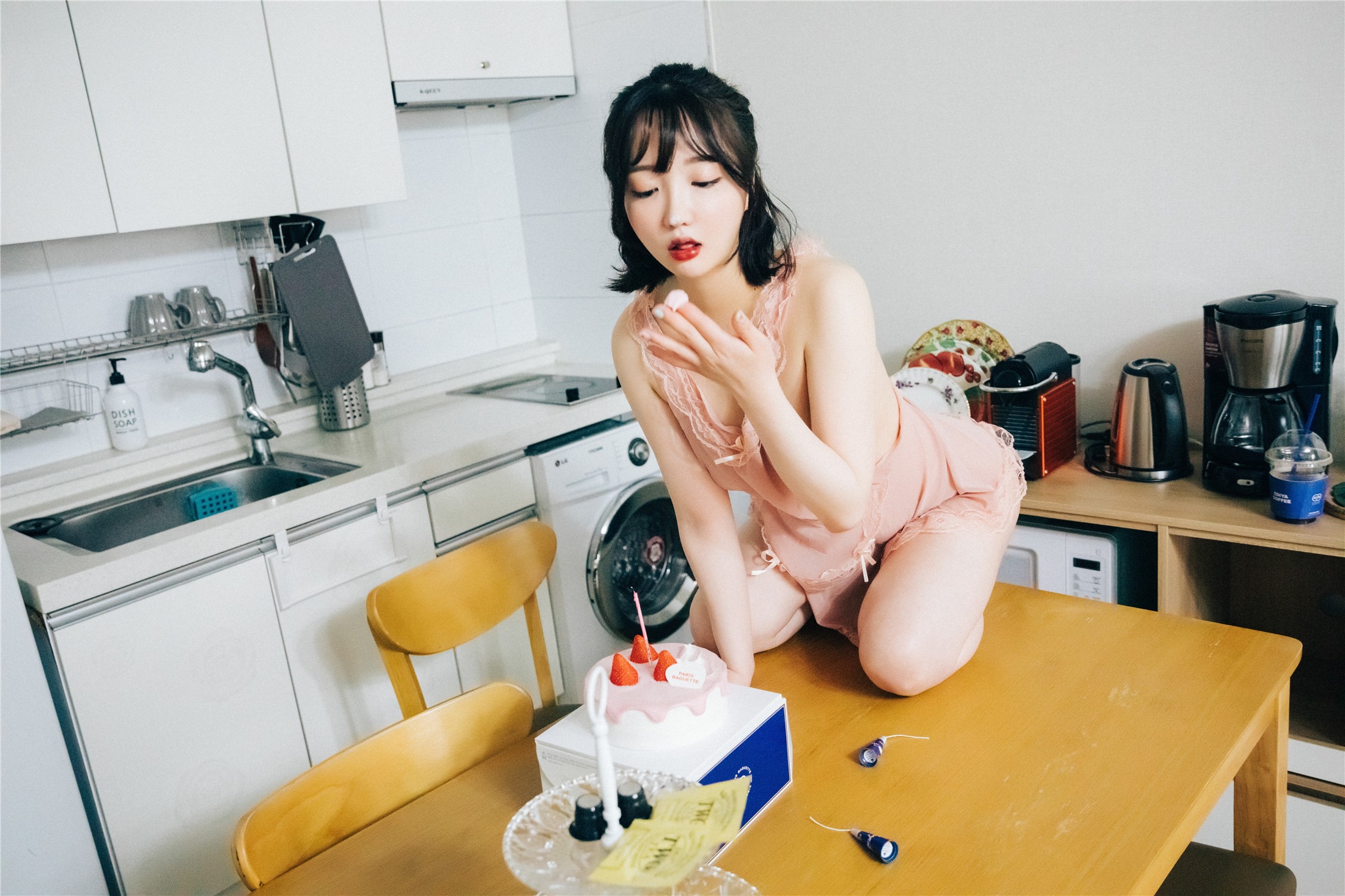 [Loozy] Son Ye-Eun (손예은) - Happy Birthday 132P(74)