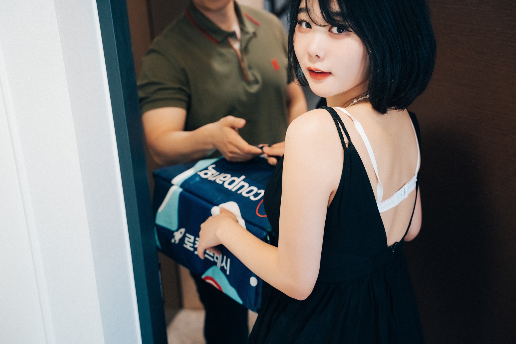 ZIA.Kwon 권지아, [Loozy] With Delivery Man Set.01(3)