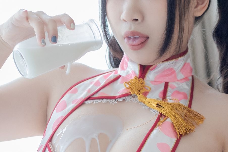 胡桃喵 蜜桃牛乳(127)