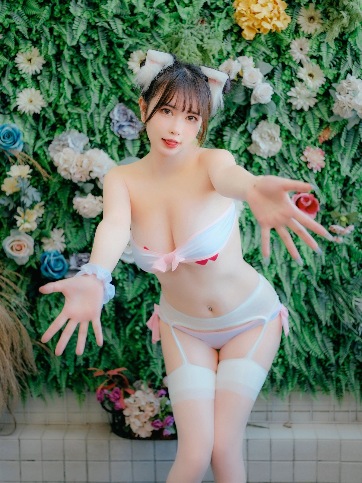 Cosplay Tina很妖孽呀 粉色吊带袜猫女友(5)