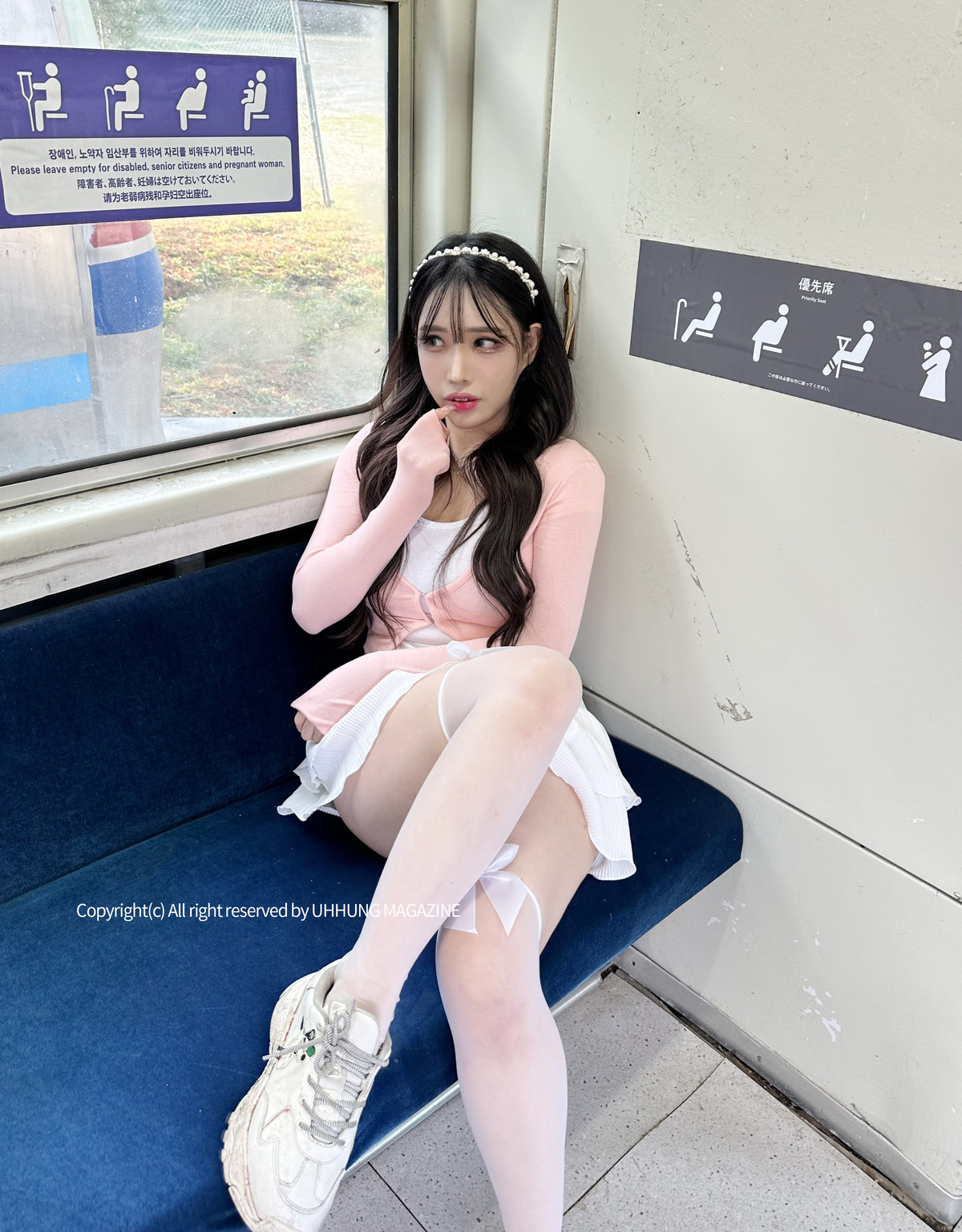 Hani 하니, UHHUNG Magazine &#8220;The Girlfriend on The Subway&#8221; Set.01(16)