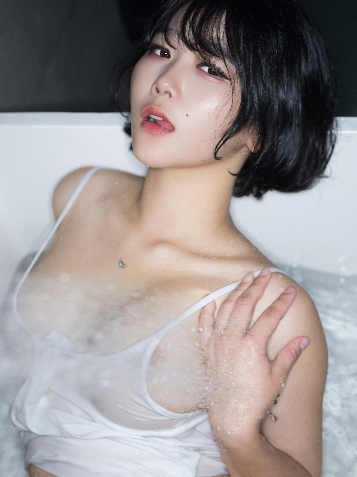 ZIA.Kwon 권지아, [UMIZINE] Bathtub Mermaid Set.02(32)