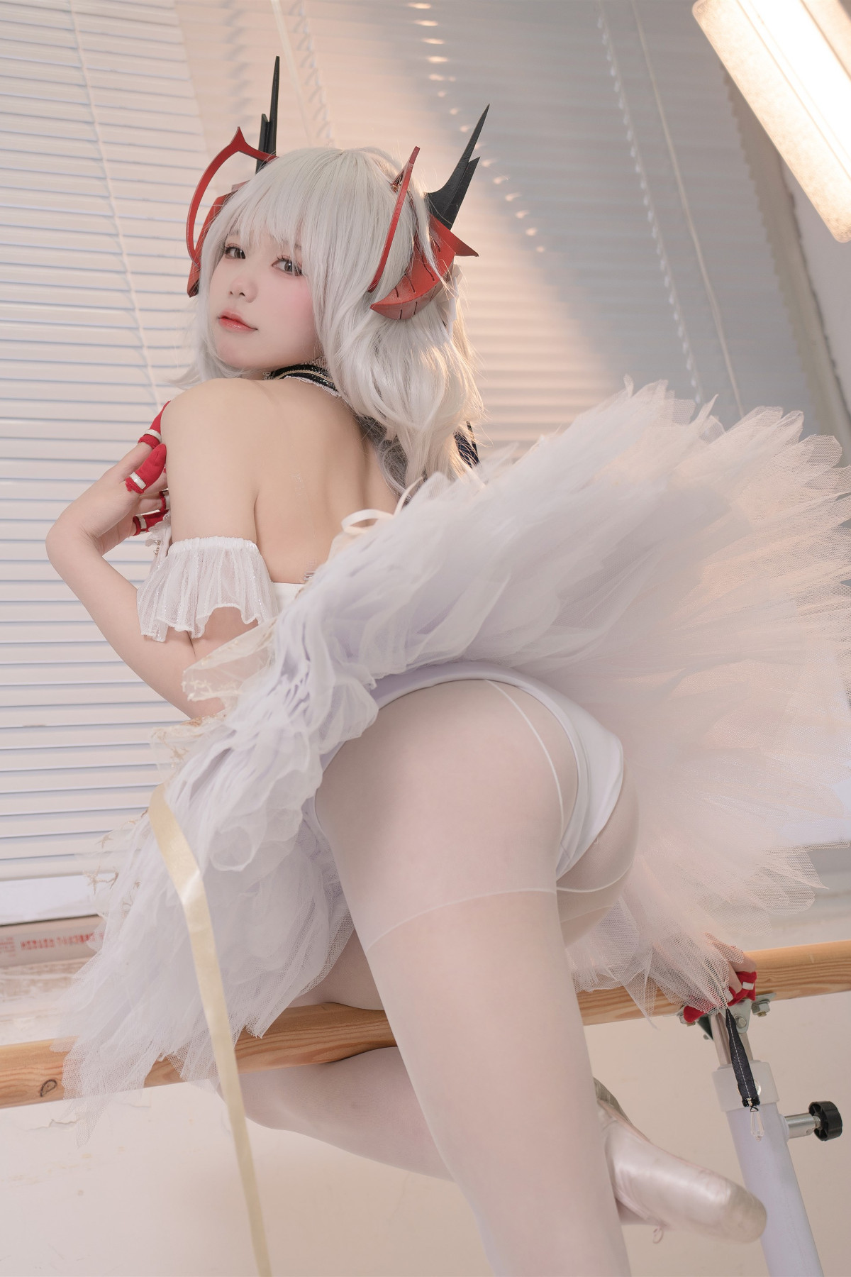 Cosplay 咬一口兔娘 天鹅之舞(18)