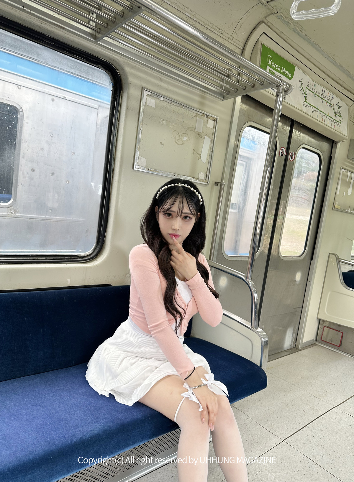 Hani 하니, UHHUNG Magazine &#8220;The Girlfriend on The Subway&#8221; Set.01(8)