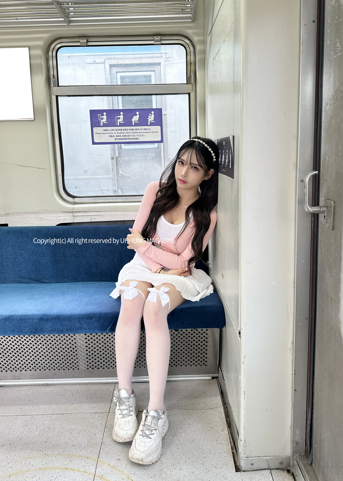 Hani 하니, UHHUNG Magazine &#8220;The Girlfriend on The Subway&#8221; Set.01(9)