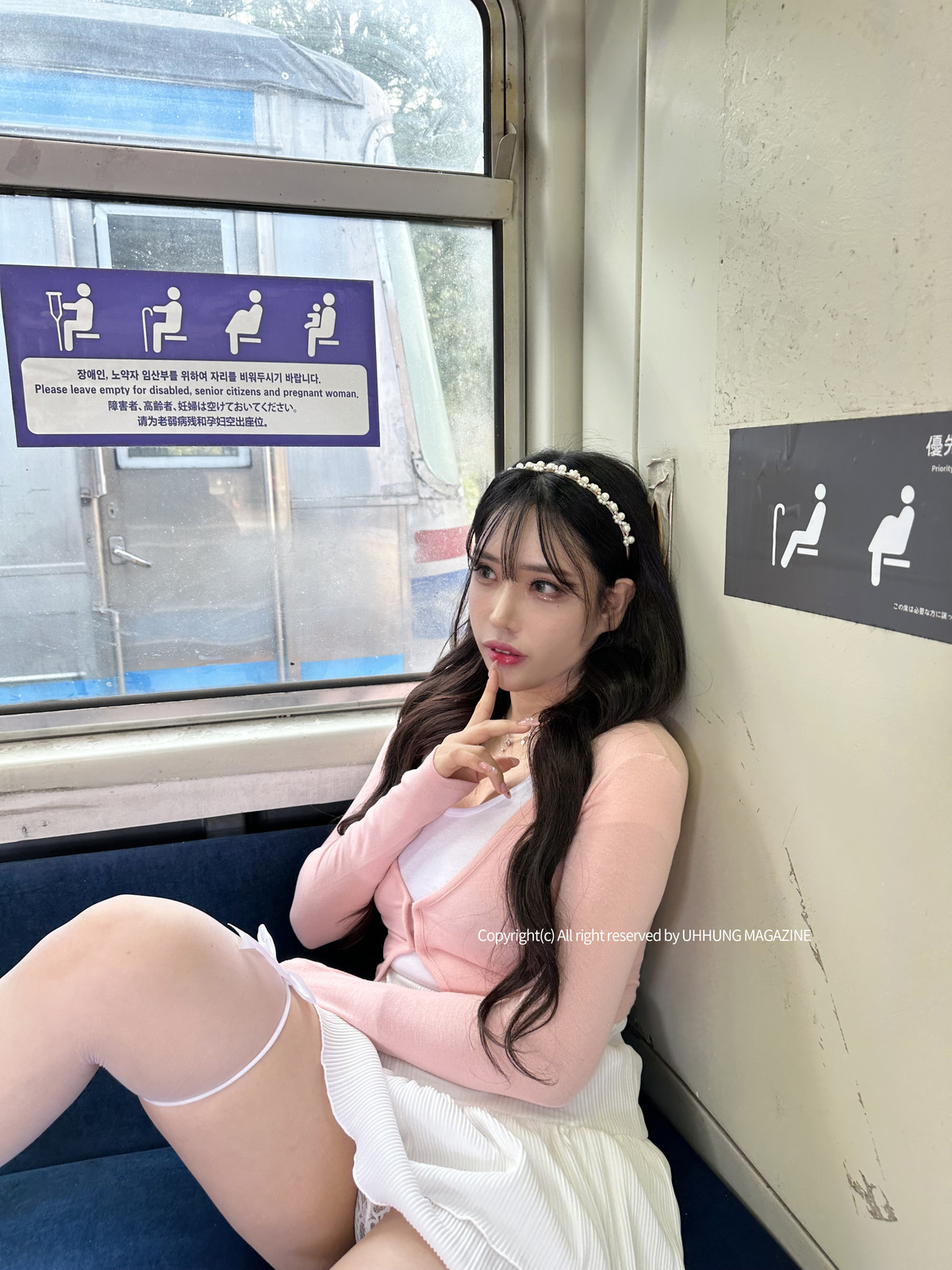 Hani 하니, UHHUNG Magazine &#8220;The Girlfriend on The Subway&#8221; Set.01(18)