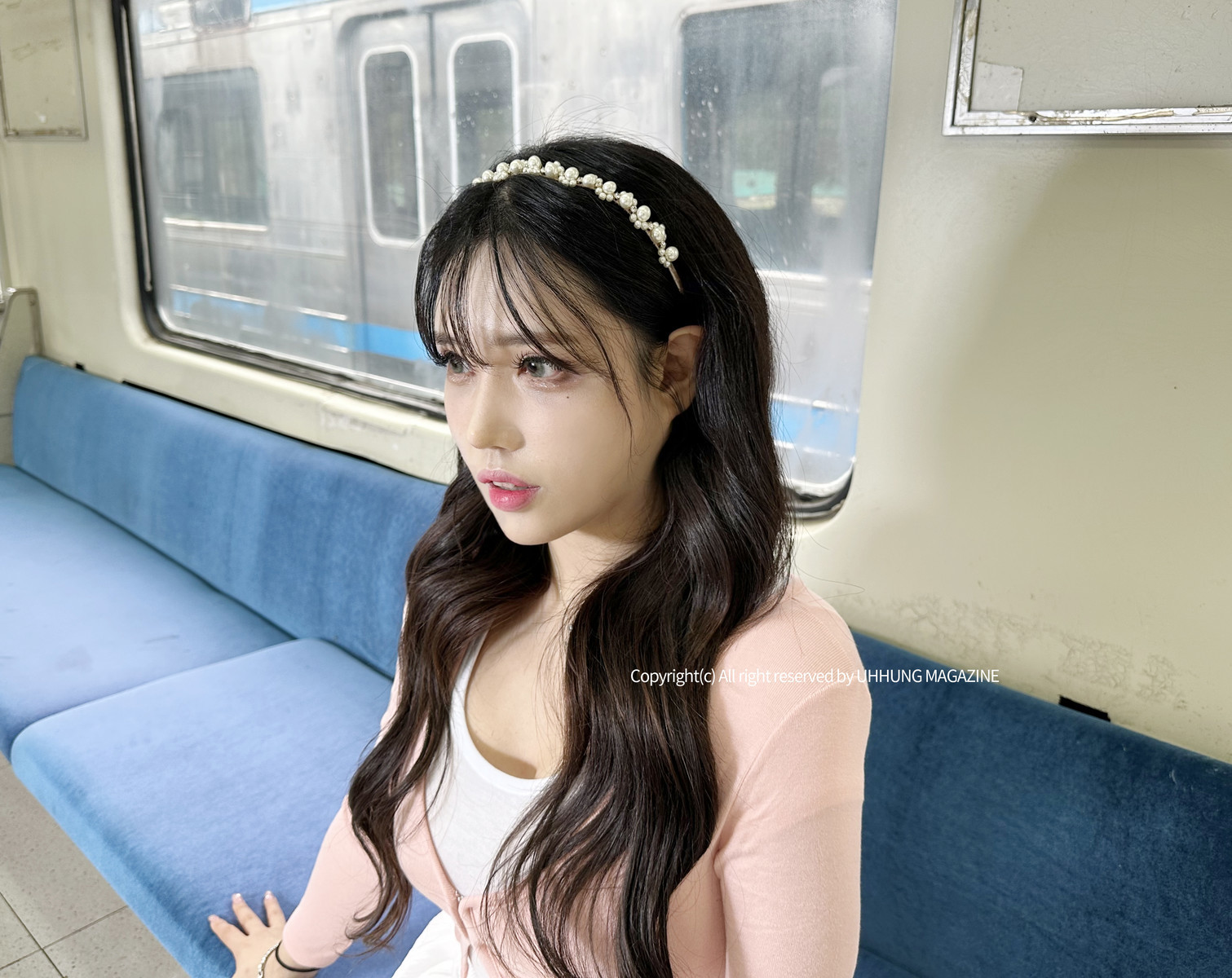 Hani 하니, UHHUNG Magazine &#8220;The Girlfriend on The Subway&#8221; Set.01(3)