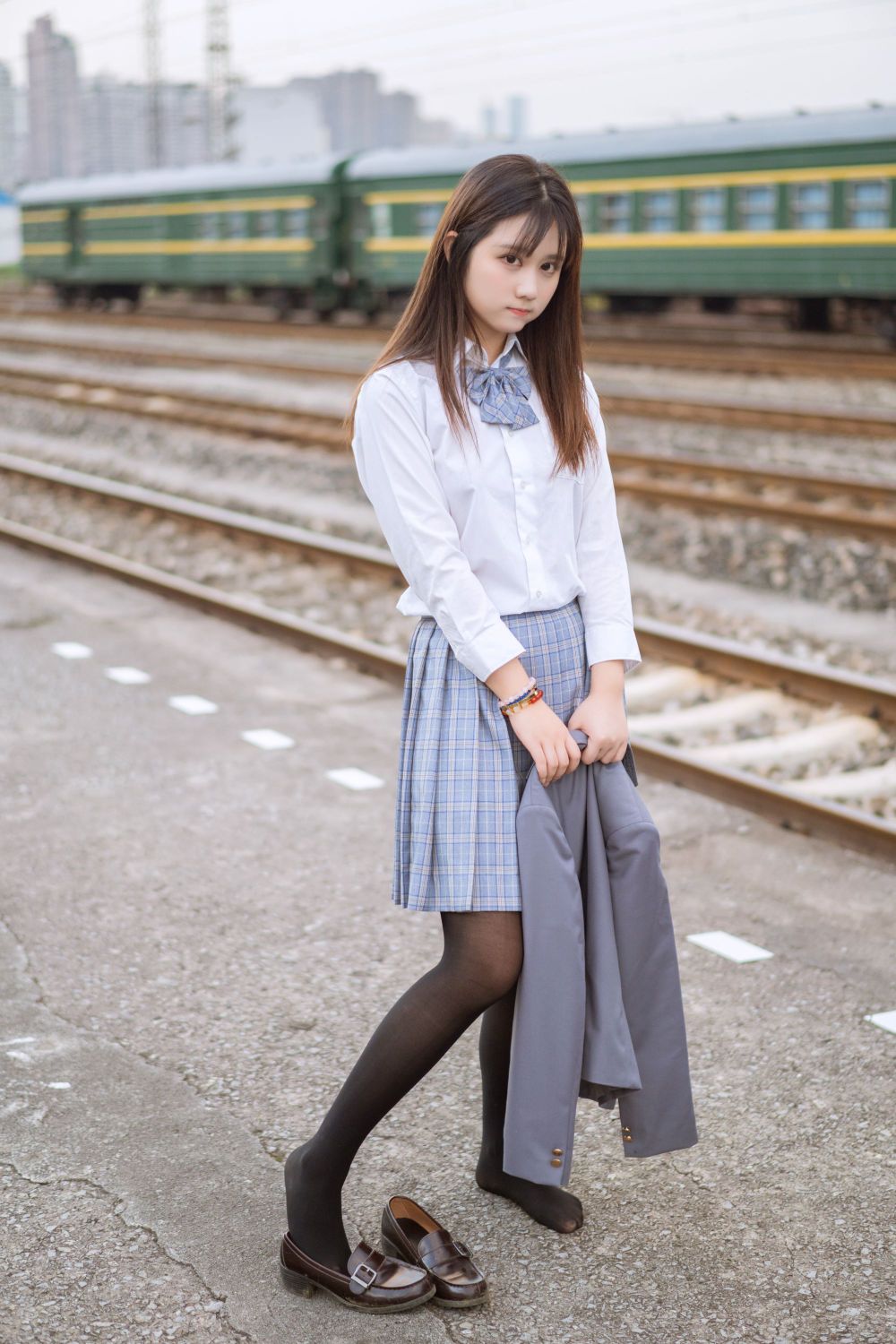 镜酱-私奔 制服[30P](24)