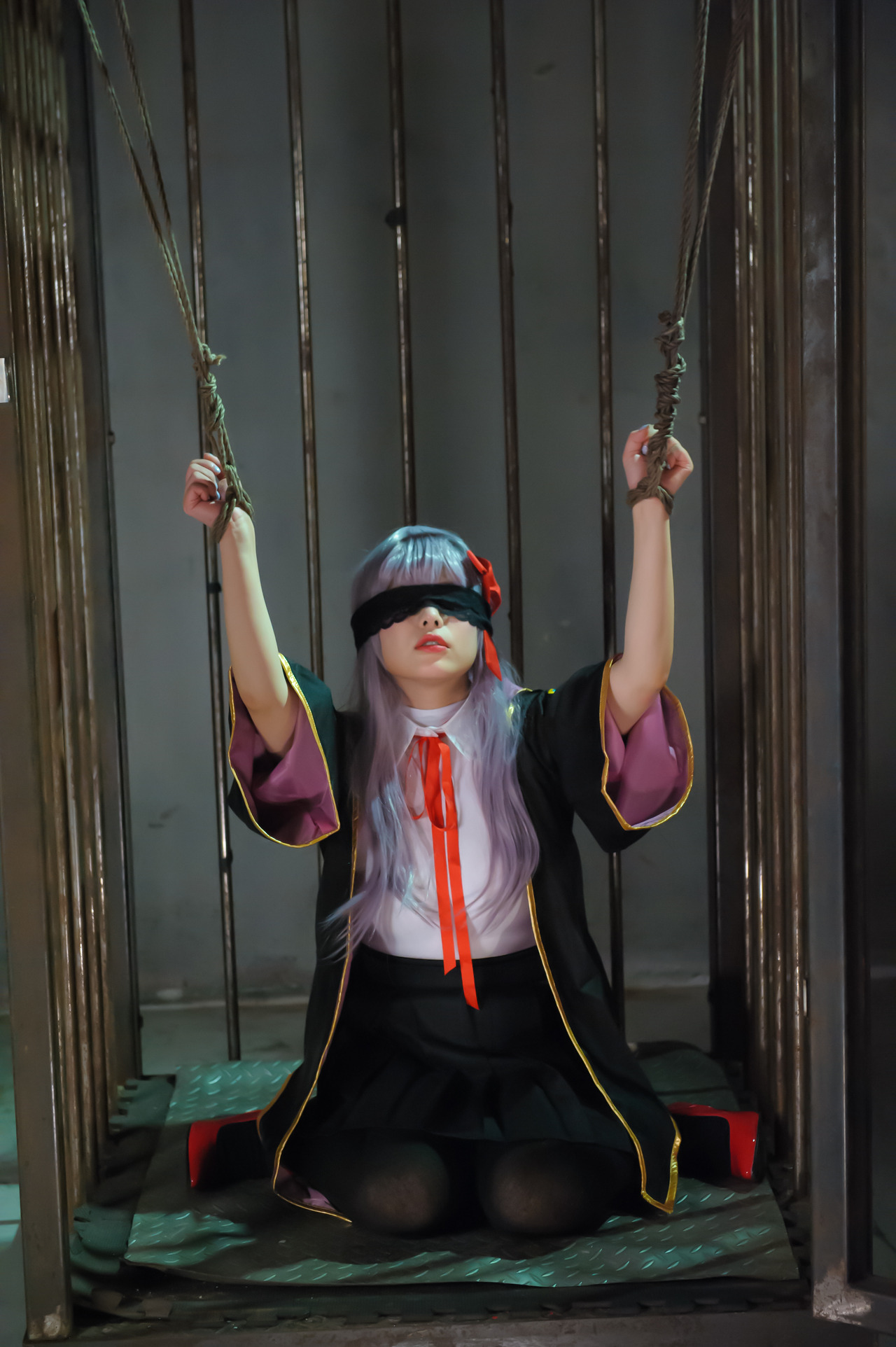 あなたが好きなのは？ダークな世界観で緊縛されている少女(4)