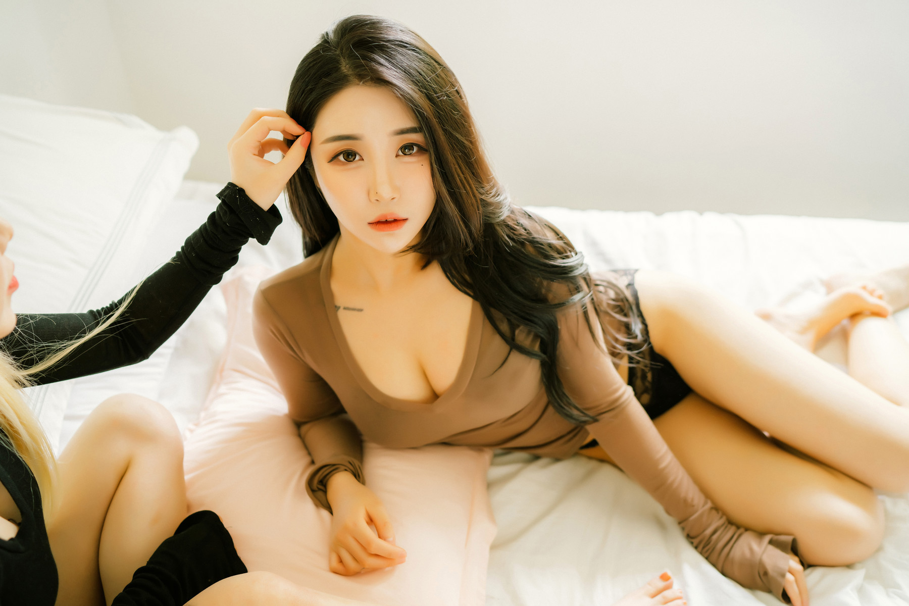 Bomi 보미 x Zia 지아, [Moon Night Snap] Together Vol.02 &#8211; Set.02(23)